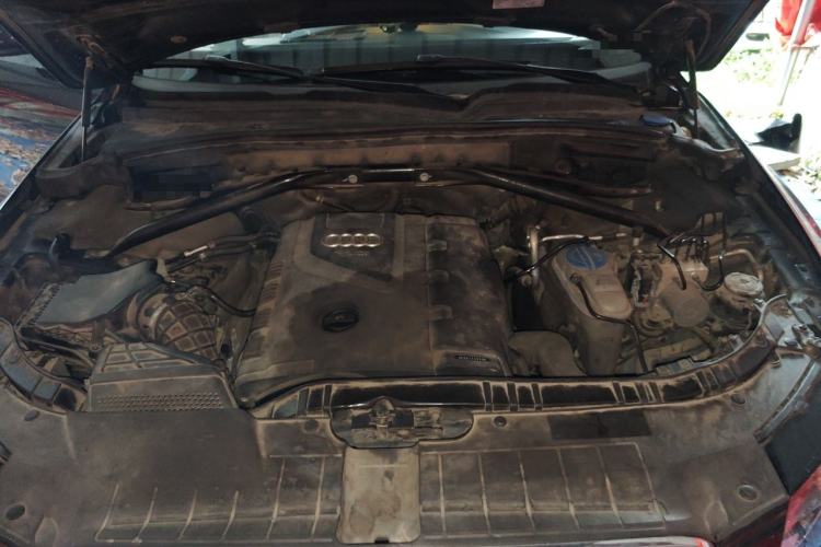 Used Audi Q5 2012 2.0TFSI Technology Model Engine Bay