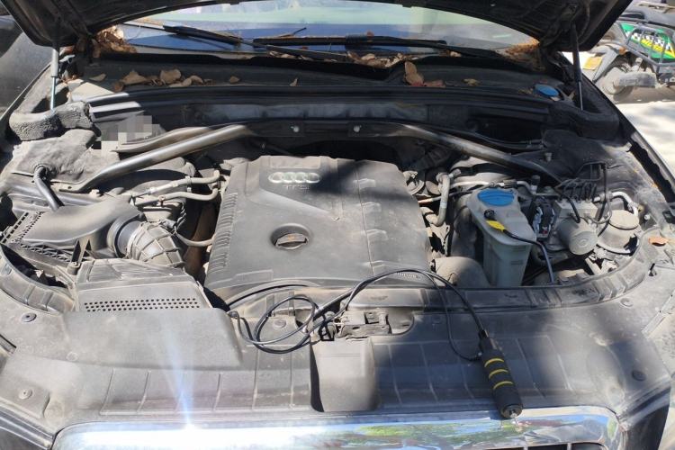 Used Audi Q5 2012 2.0TFSI Technology Model Engine Bay