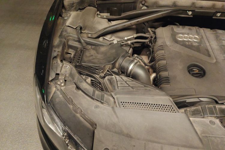 Used Audi Q5 2012 2.0TFSI Technology Model Engine Bay Right