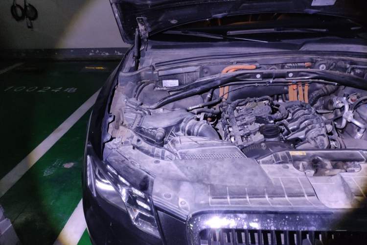 Used Audi Q5 2012 2.0TFSI hybrid Engine Bay Right