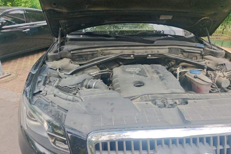 Used Audi Q5 2012 2.0TFSI Comfort Version Engine Bay Right