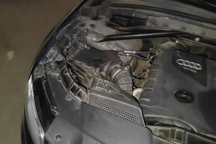 Used Audi Q5 2012 2.0TFSI Comfort Version Engine Bay Right