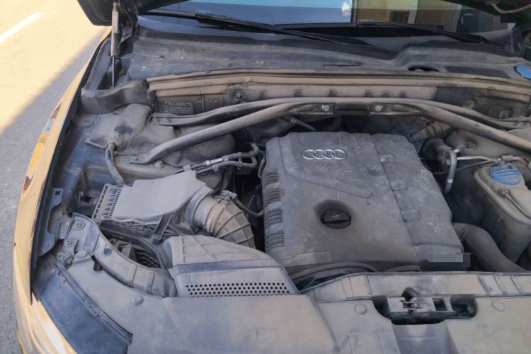 Used Audi Q5 2012 2.0TFSI Technology Model Engine Bay Right