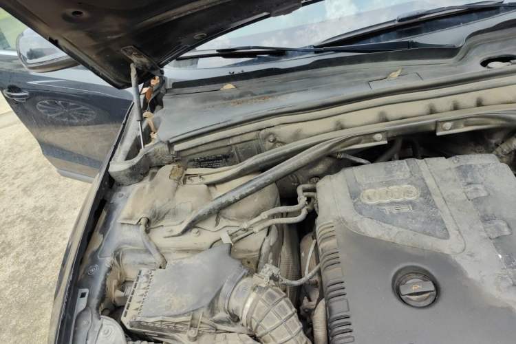 Used Audi Q5 2012 2.0TFSI Technology Model Engine Bay Right