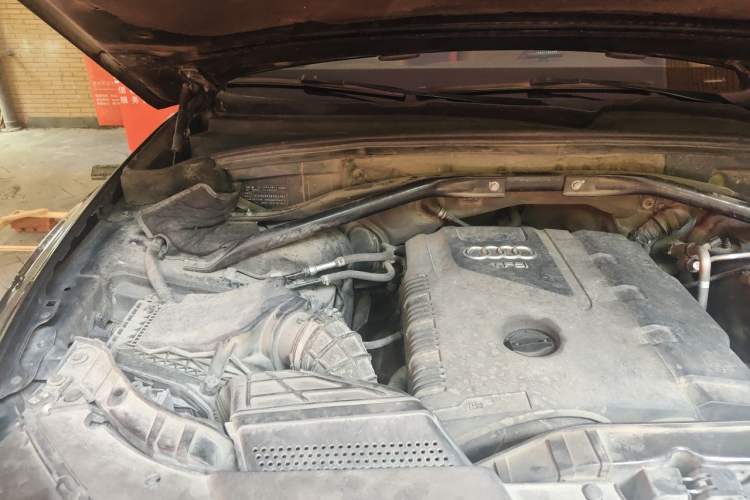 Used Audi Q5 2012 2.0TFSI Comfort Version Engine Bay Right