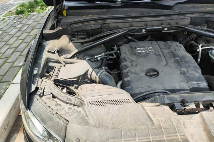 Used Audi Q5 2012 2.0TFSI Technology Model Engine Bay Right
