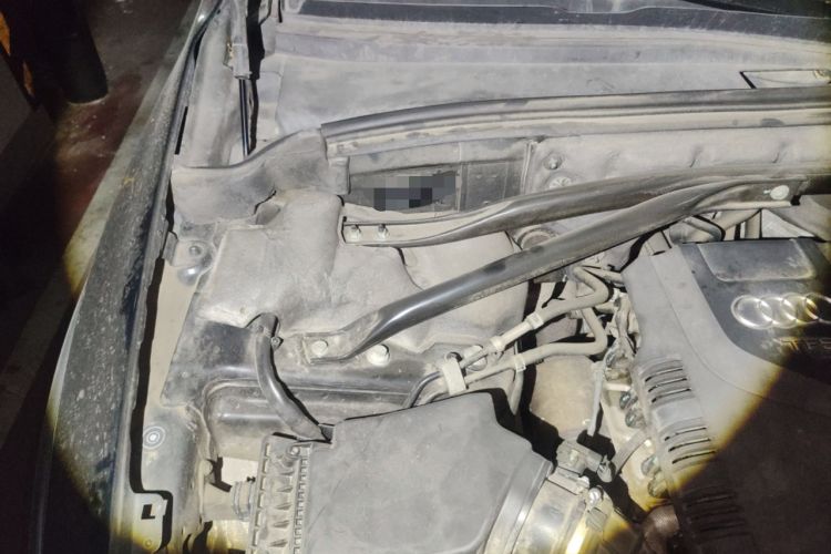 Used Audi Q5 2012 2.0TFSI hybrid Engine Bay Right