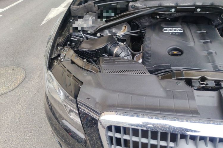 Used Audi Q5 2012 2.0TFSI Technology Model Engine Bay Right