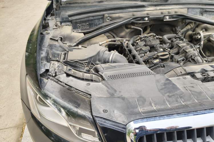 Used Audi Q5 2012 2.0TFSI Technology Model Engine Bay Right