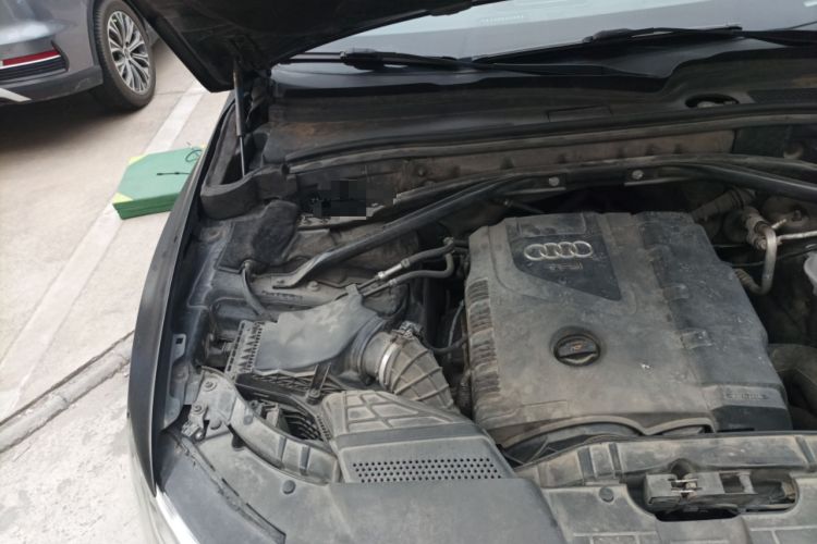 Used Audi Q5 2012 2.0TFSI Comfort Version Engine Bay Right