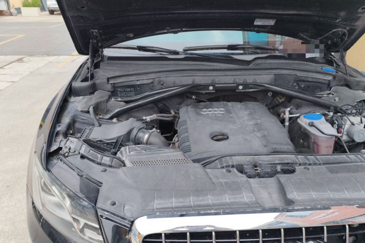 Used Audi Q5 2012 2.0TFSI Technology Model Engine Bay Right