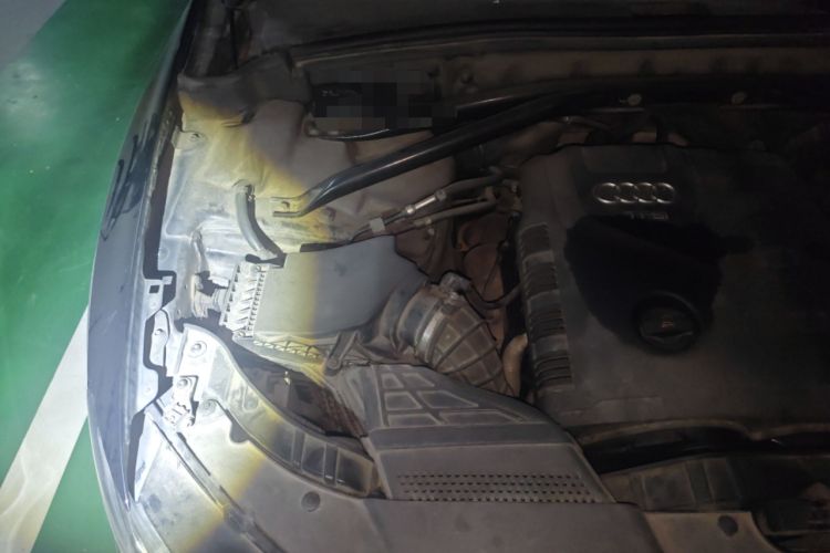 Used Audi Q5 2012 2.0TFSI Comfort Version Engine Bay Right