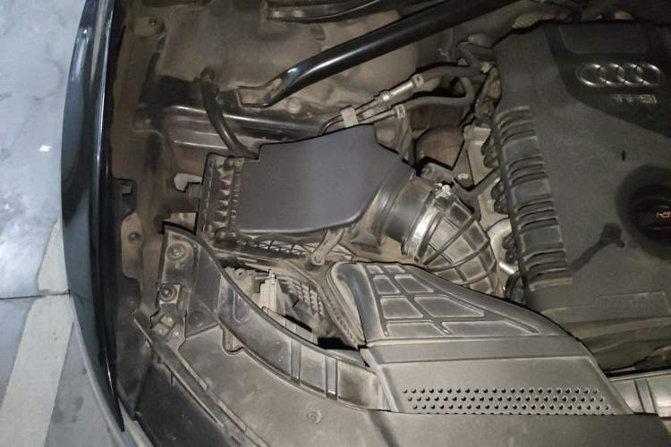 Used Audi Q5 2012 2.0TFSI Technology Model Engine Bay Right