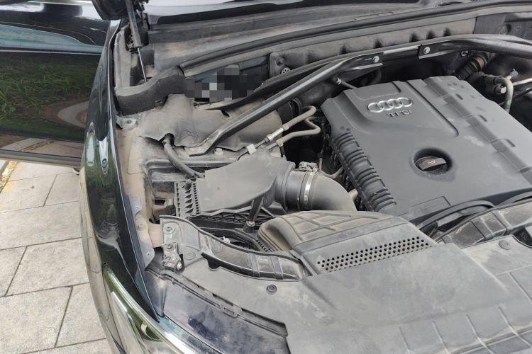 Used Audi Q5 2012 2.0TFSI Technology Model Engine Bay Right