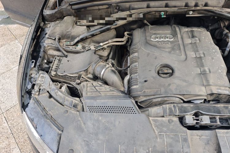 Used Audi Q5 2012 2.0TFSI Comfort Version Engine Bay Right