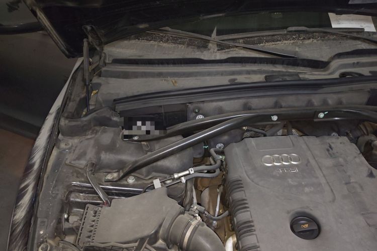 Used Audi Q5 2012 2.0TFSI Technology Model Engine Bay Right