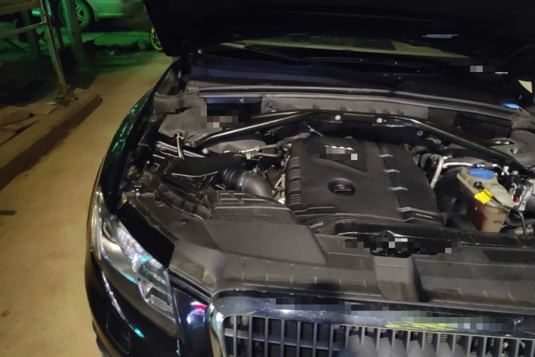 Used Audi Q5 2012 2.0TFSI Technology Model Engine Bay Right