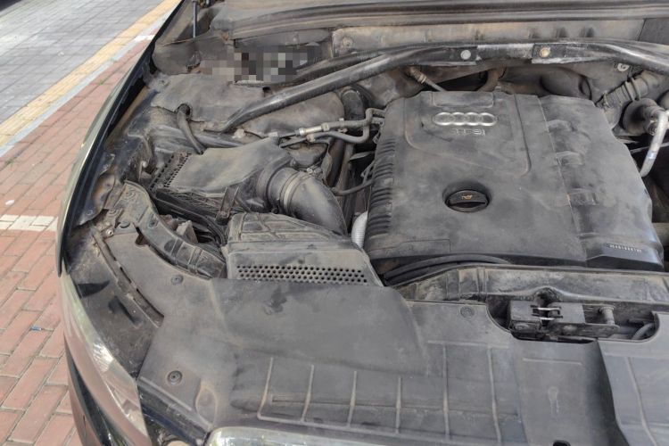 Used Audi Q5 2012 2.0TFSI Technology Model Engine Bay Right