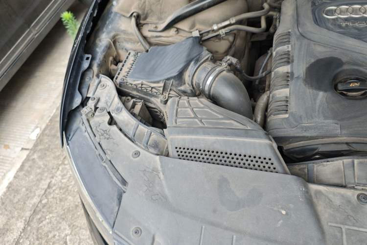 Used Audi Q5 2012 2.0TFSI Trendy Edition Engine Bay Right