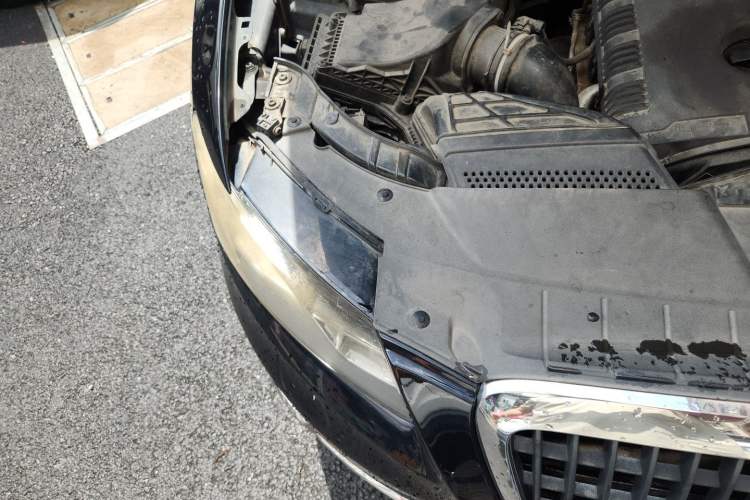 Used Audi Q5 2012 2.0TFSI Technology Model Engine Bay Right