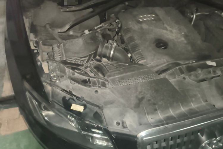 Used Audi Q5 2012 2.0TFSI Technology Model Engine Bay Right