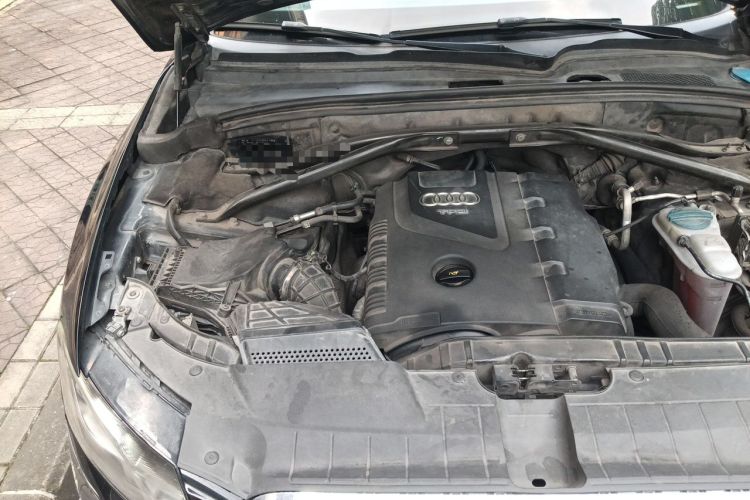 Used Audi Q5 2012 2.0TFSI Technology Model Engine Bay Right