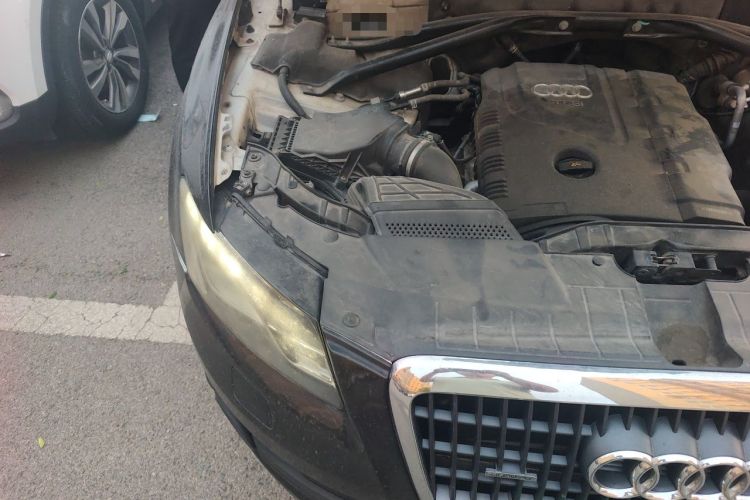 Used Audi Q5 2012 2.0TFSI Comfort Version Engine Bay Right
