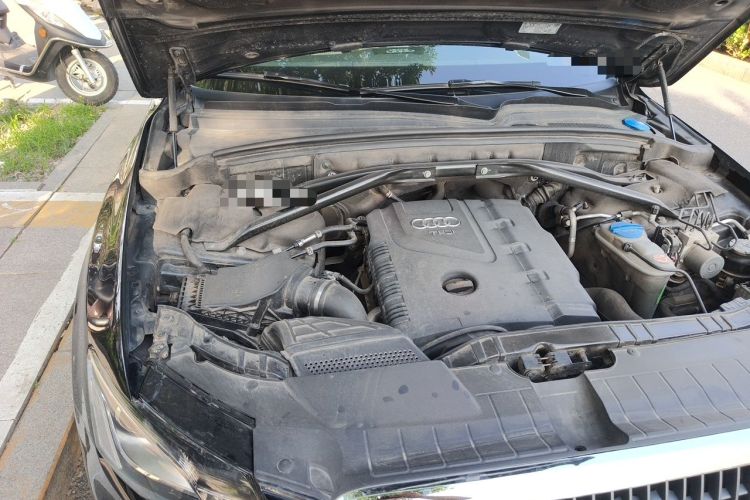 Used Audi Q5 2012 2.0TFSI Technology Model Engine Bay Right