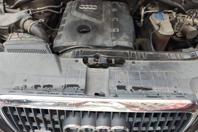 Used Audi Q5 2012 2.0TFSI Technology Model Engine Bay