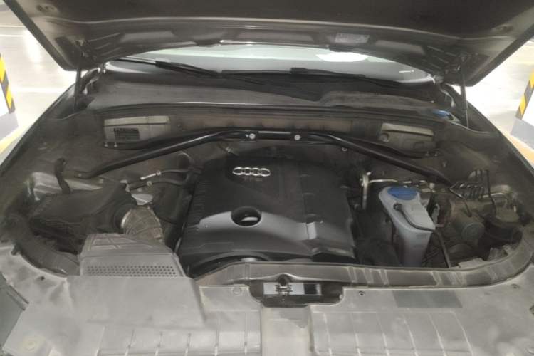 Used Audi Q5 2012 2.0TFSI Technology Model Engine Bay