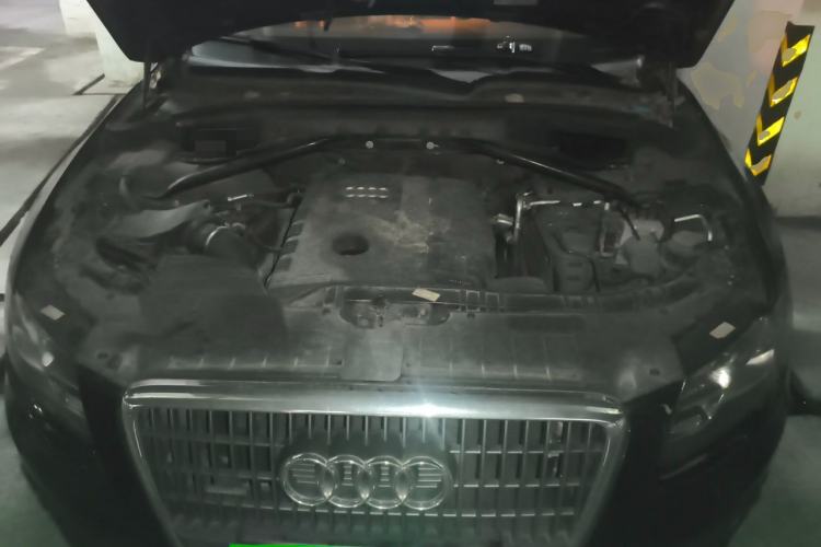 Used Audi Q5 2012 2.0TFSI Technology Model Engine Bay