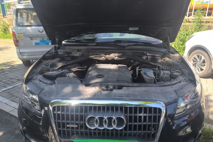 Used Audi Q5 2012 2.0TFSI Technology Model Engine Bay