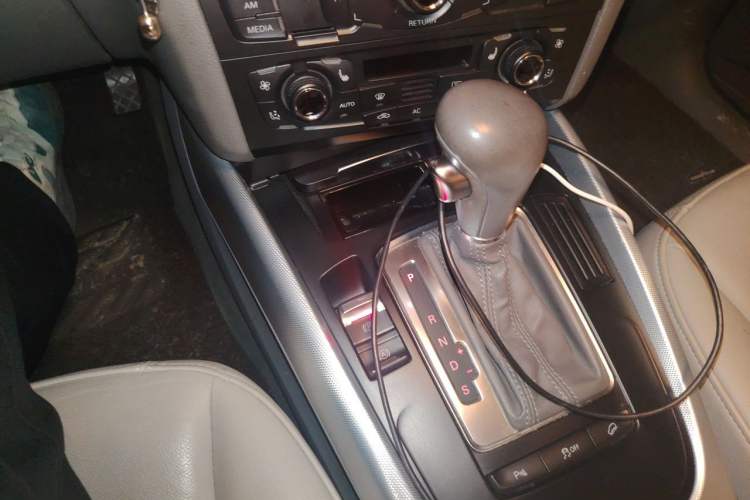 Used Audi Q5 2012 2.0TFSI Technology Model Gear Lever