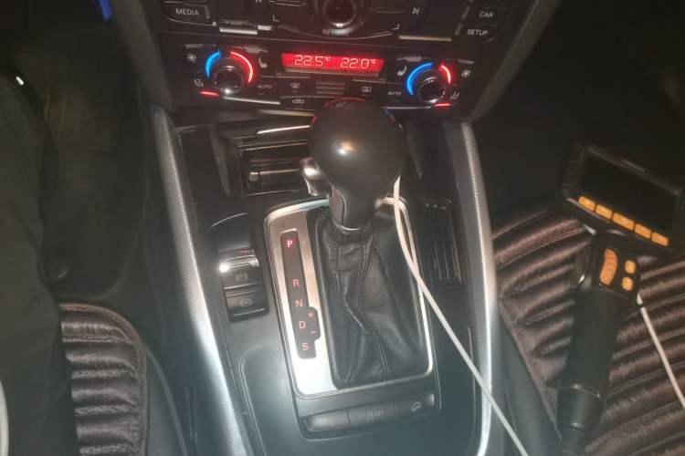 Used Audi Q5 2012 2.0TFSI Technology Model Gear Lever
