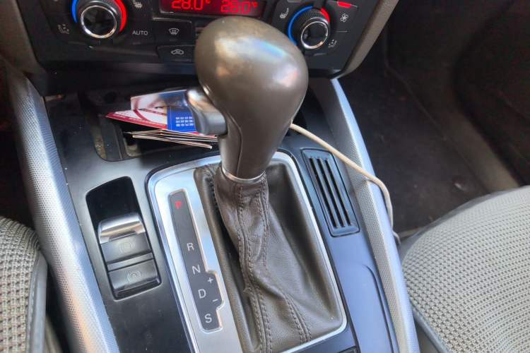 Used Audi Q5 2012 2.0TFSI Technology Model Gear Lever