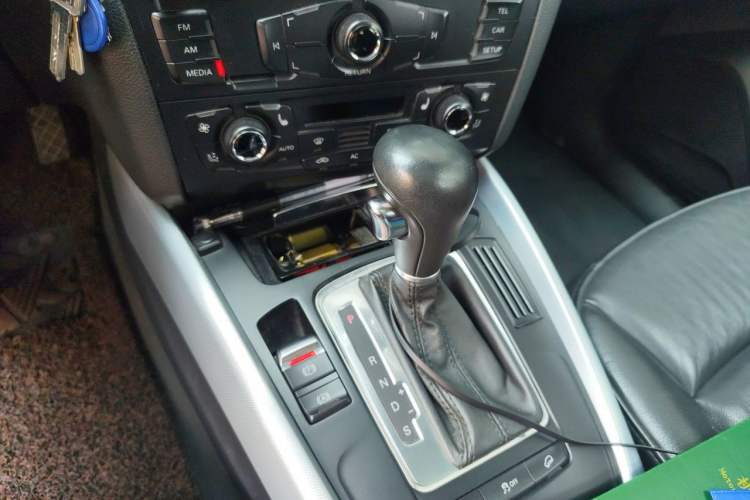 Used Audi Q5 2012 2.0TFSI Technology Model Gear Lever