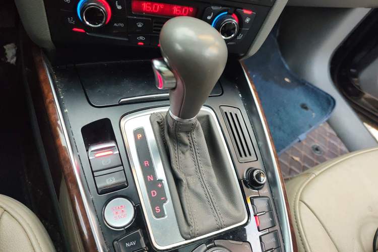 Used Audi Q5 2012 2.0TFSI Comfort Version Gear Lever
