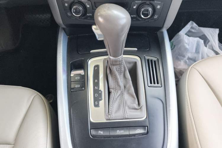 Used Audi Q5 2012 2.0TFSI Comfort Version Gear Lever