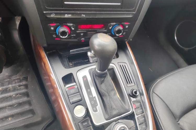 Used Audi Q5 2012 2.0TFSI Comfort Version Gear Lever