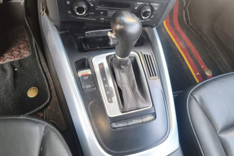Used Audi Q5 2012 2.0TFSI Technology Model Gear Lever