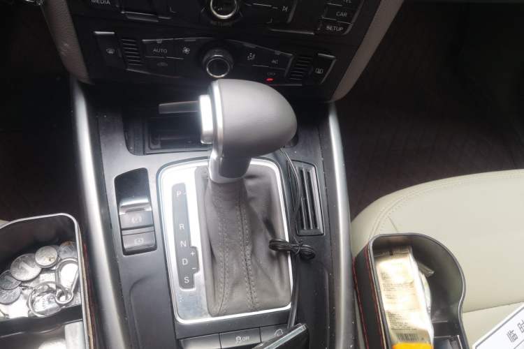 Used Audi Q5 2012 2.0TFSI Trendy Edition Gear Lever