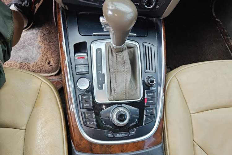 Used Audi Q5 2012 2.0TFSI Comfort Version Gear Lever