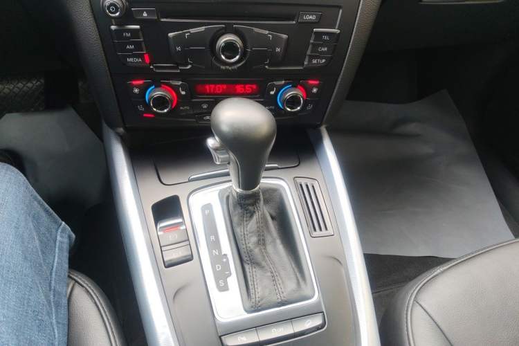 Used Audi Q5 2012 2.0TFSI Technology Model Gear Lever