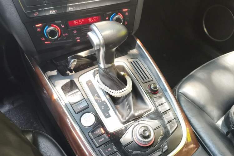 Used Audi Q5 2012 2.0TFSI Comfort Version Gear Lever