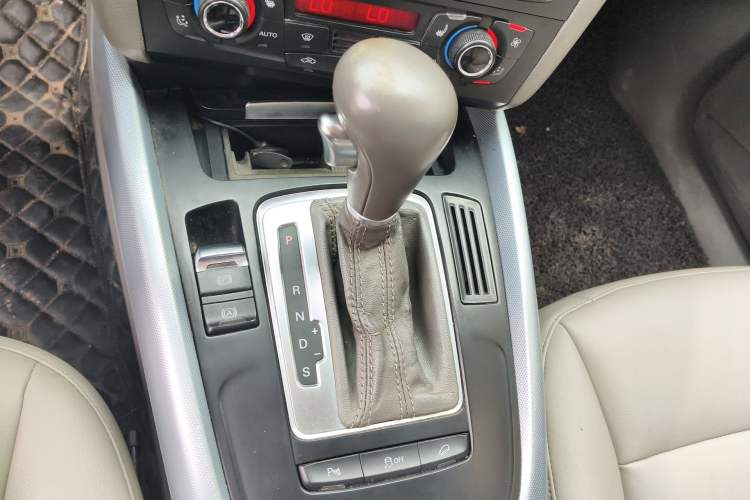 Used Audi Q5 2012 2.0TFSI Technology Model Gear Lever