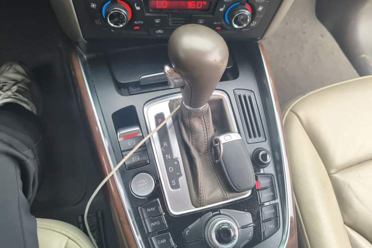 Used Audi Q5 2012 2.0TFSI Comfort Version Gear Lever