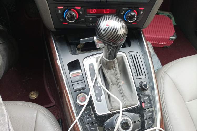 Used Audi Q5 2012 2.0TFSI Comfort Version Gear Lever