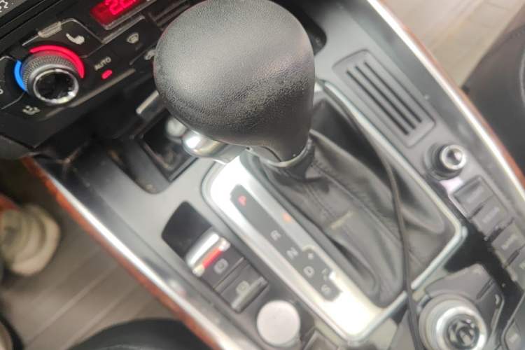 Used Audi Q5 2012 2.0TFSI Comfort Version Gear Lever