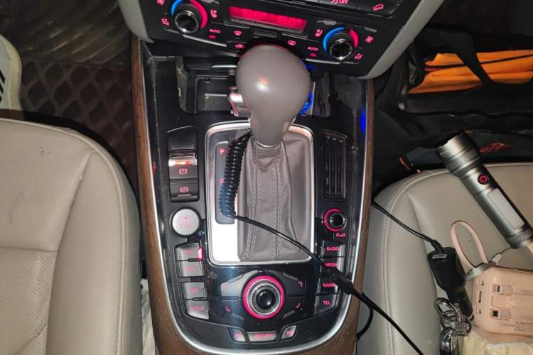 Used Audi Q5 2012 2.0TFSI Luxury Edition Gear Lever