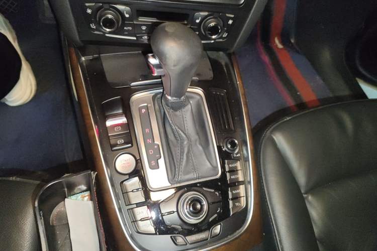 Used Audi Q5 2012 2.0TFSI Technology Model Gear Lever